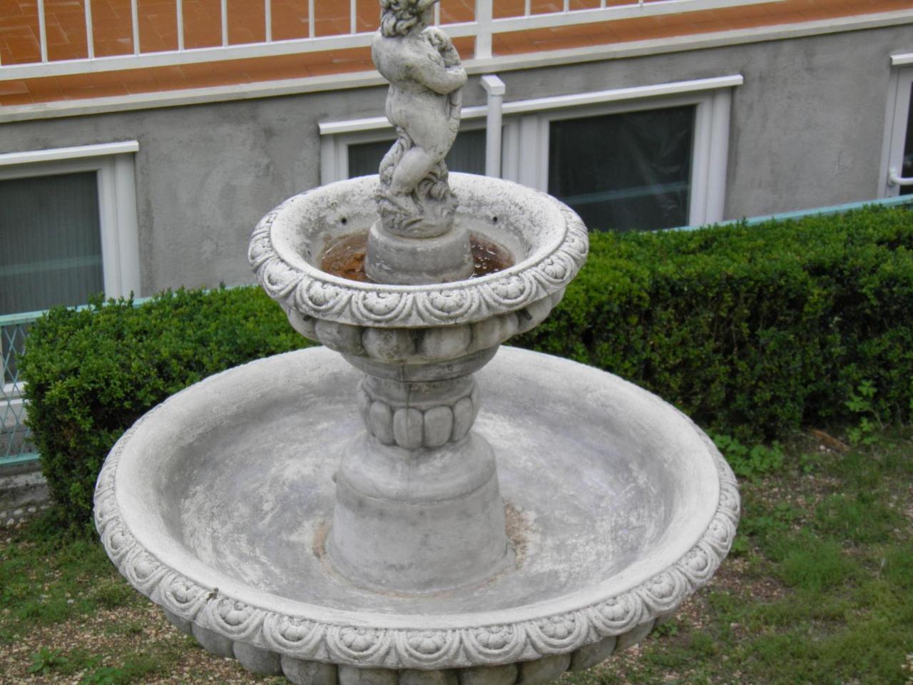 Apartments Angela - With Beautiful Courtyard Brela Exterior photo