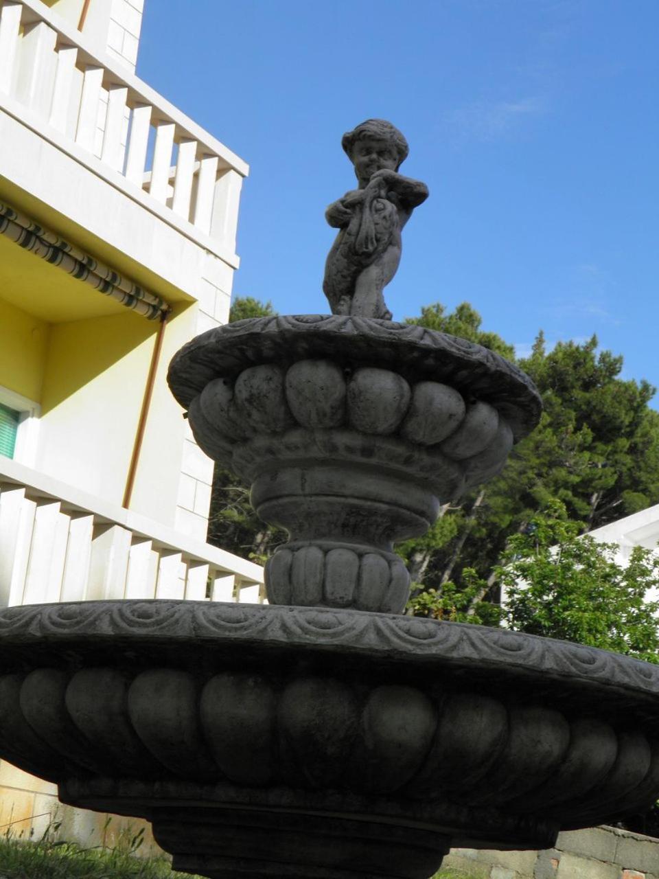 Apartments Angela - With Beautiful Courtyard Brela Exterior photo